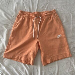 Nike Sportswear Club Shorts Orange